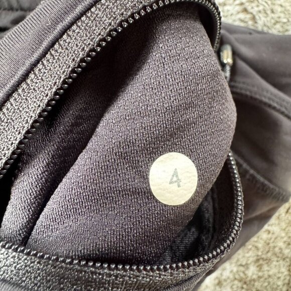 Lululemon Inspire Crop II Sz 4 - Picture 10 of 11